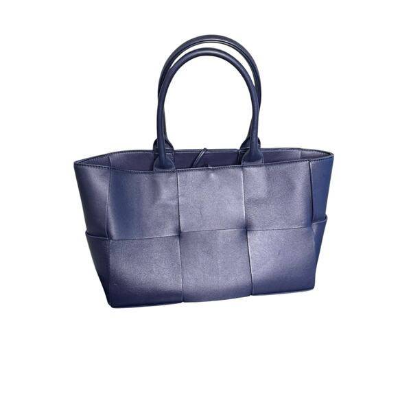 Bottega Veneta Small Arco Intrecciato Leather Tote in Cruise - Picture 4 of 16